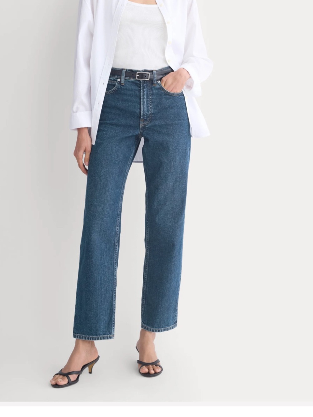 Everlane Way High Wideleg Jeans in dark wash - 26 Inseam 29.5
EUC